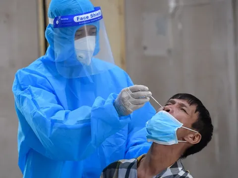 Ngày 18/4, số ca mắc COVID-19 mới tiếp tục giảm chỉ còn 12.012 ca/ngày