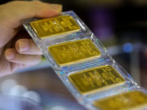 Giá vàng quay đầu giảm mạnh, rời mốc 71 triệu đồng/lượng