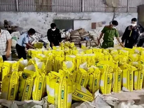 Phát hiện nhiều sản phẩm không rõ nguồn gốc trong công ty phân bón