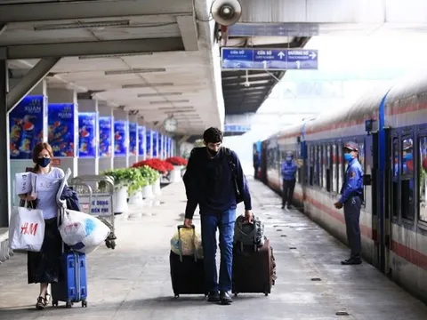 Xe khách, tàu hoả, máy bay… 'phấn khởi' tăng chuyến dịp Lễ