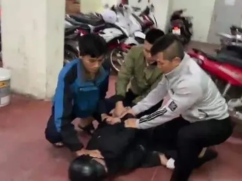 Huế: Tóm gọn 3 thanh niên mua bán ma túy ở nhà xe chung cư