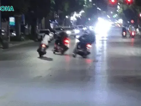Hà Nội: ''Quái xế'' chở bạn gái đánh võng trên phố gặp cảnh sát hình sự và cái kết bất ngờ