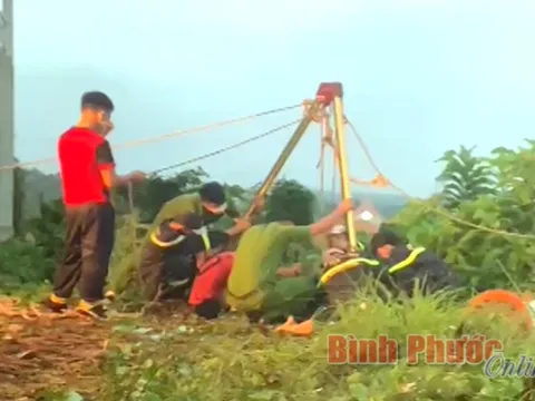 Đang chở con gái tới viện đẻ, người phụ nữ dừng đi vệ sinh thì rơi xuống giếng sâu tử vong