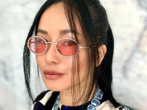 Diva Hồng Nhung đáp trả ra sao khi bị nhận xét không hay về nhan sắc tuổi 52?