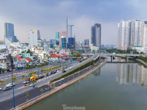 Cận cảnh đường song hành đại lộ Võ Văn Kiệt trước ngày khánh thành