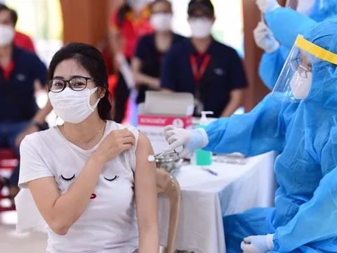 Ngày 21/4, thêm 12.029 ca COVID-19 mới, Bộ Y tế xây dựng kế hoạch tiêm mũi 4