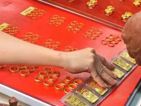 Giá vàng hôm nay 22-4: Giảm mạnh rồi bất ngờ vọt lên