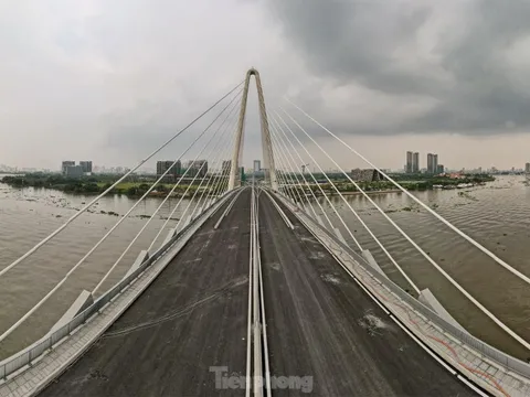 Ngắm thành phố từ cầu Thủ Thiêm 2 bắc qua sông Sài Gòn