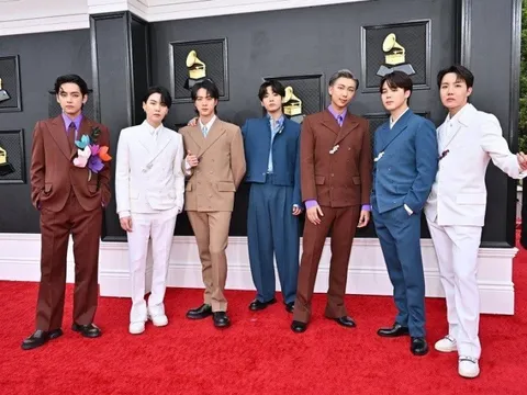 Thành viên đẹp trai của BTS lập kỷ lục khủng