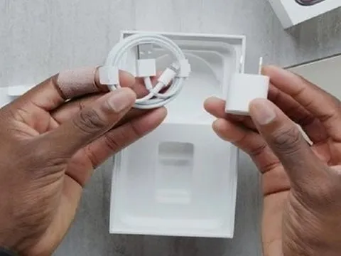 Bán iPhone không kèm sạc, Apple bị kiện bồi thường hơn 1.000 USD