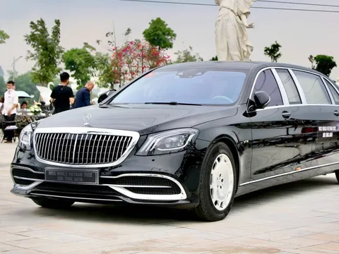 'Xe chủ tịch' giá 70 tỷ đọ dáng cùng dàn siêu xe tại Thái Nguyên