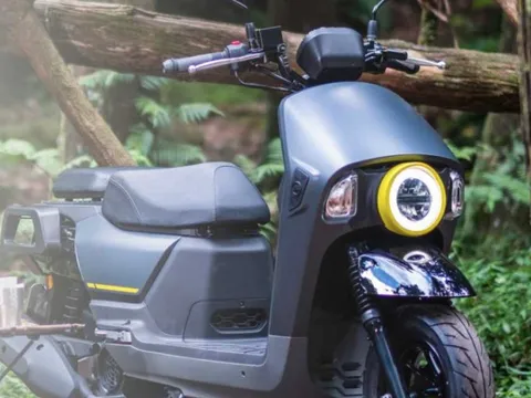 Lạ mắt với xe tay ga SYM, thiết kế đa dụng, đầy bình đi 338 km