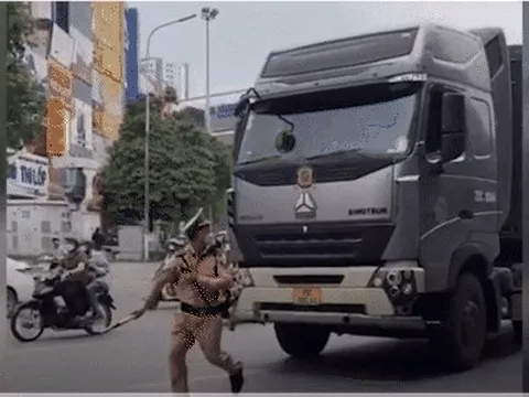 Vụ lái xe container bỏ chạy suýt đâm vào CSGT ở Hà Nội: Hình phạt cho tài xế