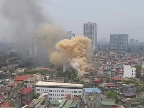 Kịp thời giải cứu cháu bé mắc kẹt trong vụ cháy tại Lĩnh Nam (Hà Nội)