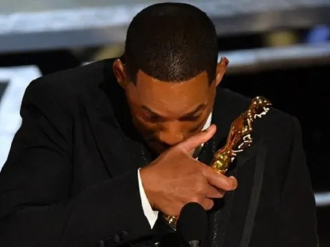 Will Smith gặp tổn thương tinh thần sau cú tát Chris Rock ở Oscar