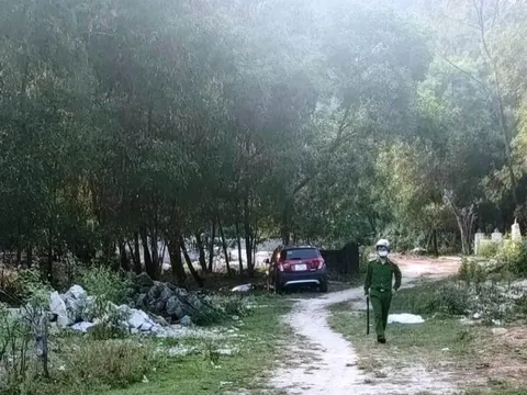 Truy bắt nghi phạm ma túy đâm trọng thương người rồi bỏ trốn vào rừng