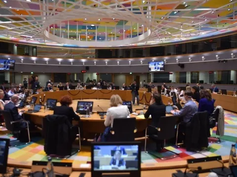 EU "nhắc khéo" Elon Musk về trách nhiệm tuân thủ luật của Twitter