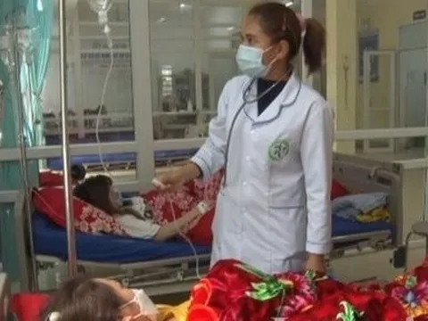 5 nhân viên khách sạn nhập viện ngay sau khi chia nhau ăn gói bánh quy