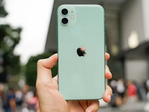iPhone 11 giảm giá "sốc", phụ kiện công nghệ "bay" 50% nhân nghỉ lễ 30/4