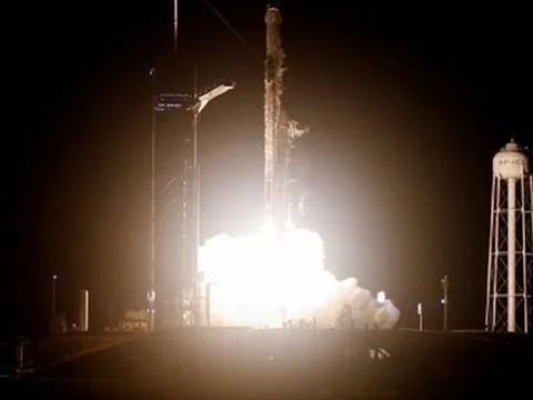 SpaceX của tỷ phú Elon Musk đưa phi hành đoàn NASA lên ISS