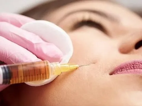 Đến tiệm tóc làm đẹp người phụ nữ 27 tuổi "tiền mất tật mang"