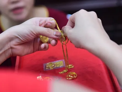 Cùng bán vàng với doanh thu ngang ngửa, SJC thu lãi cả năm chỉ 43 tỷ, chưa bằng nửa tháng kinh doanh của PNJ