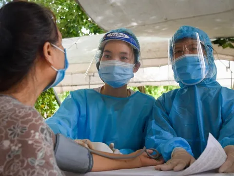 Ngày 27/4, thêm 8.004 ca COVID-19 mới