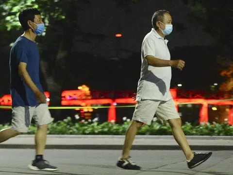 Hà Nội: Dịch Covid-19 giảm sâu, chú trọng việc đeo khẩu trang và khử khuẩn