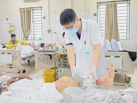 Cụ ông nguy cơ cao phải cắt cụt chân do nhiễm trùng sau khi bị chó cắn