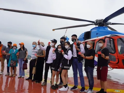 VIDEO: Những du khách đầu tiên “ngắm TP HCM từ trên cao”