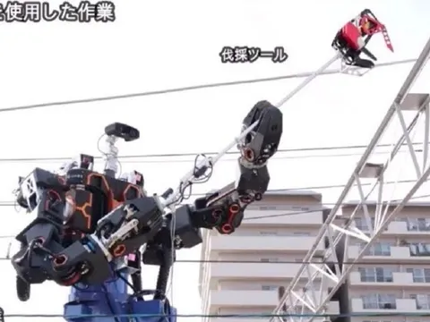 Diệu kỳ robot hình người bảo trì đường sắt ở Nhật Bản