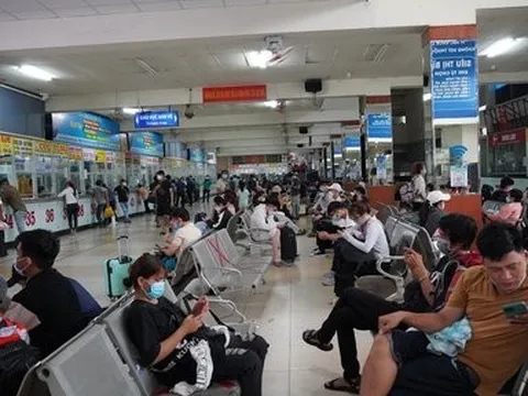 Tp.HCM: Giao thông đông đúc khi hàng nghìn người đổ về quê nghỉ lễ và đi du lịch