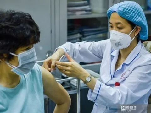 3 nhóm người sẽ tiêm mũi 4 vắc-xin ngừa Covid-19
