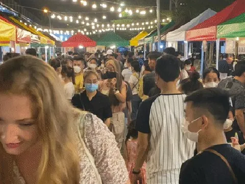 Ảnh: Chợ đêm lớn nhất Đà Nẵng "thức giấc" sau 1 năm "bất động" vì Covid-19