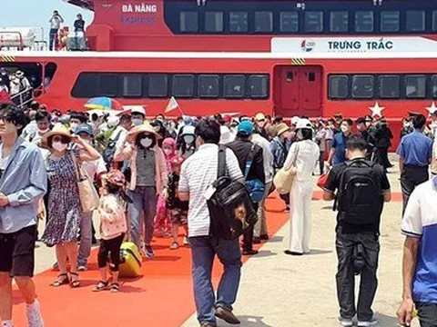 Hơn 2.000 du khách bất ngờ hủy tour ra đảo Lý Sơn