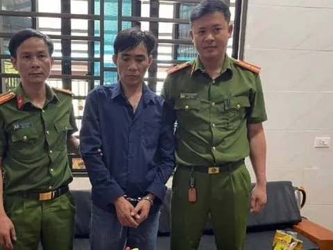 Bắt đối tượng mang theo súng vận chuyển ma túy từ Lào về Việt Nam