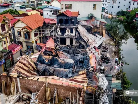 Hà Nội: Cháy lớn thiêu rụi 4 xưởng sản xuất chăn gối