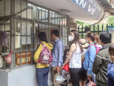 Chật vật tại các điểm vui chơi ở Hà Nội ngày lễ 30/4 - 1/5