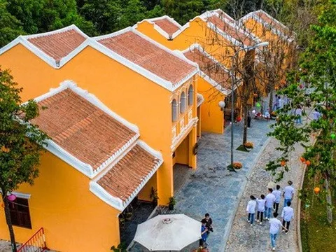 Ảnh: Phiên bản phố cổ Hội An tại Thanh Hóa thu hút nhiều người đến vui chơi chụp ảnh