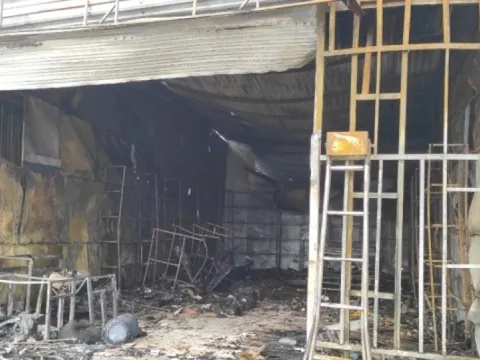 Cháy lớn thiêu rụi dãy hàng quán tại quận Hồng Bàng, Hải Phòng