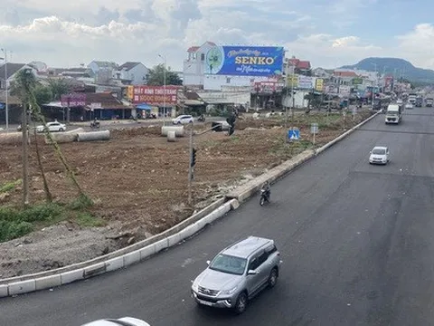 Bất ngờ hình ảnh xe cộ về TP HCM qua cửa ngõ Đồng Nai chiều 2-5