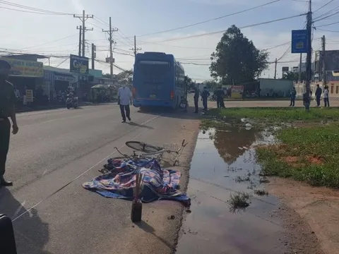 Bình Thuận: Xe ô tô khách 51 chỗ va chạm với xe đạp khiến 1 người tử vong tại chỗ