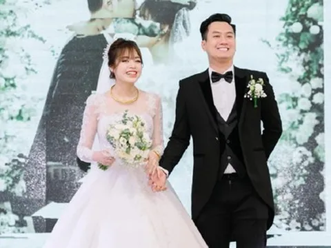 Hé lộ đám cưới của nam chính "Phố trong làng" với bạn gái xinh đẹp