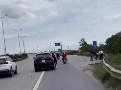 Lời khai của tài xế xe ô tô kéo lê vợ trên đường vành đai 3