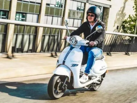 Xe máy điện châu Âu đẹp ngang xe tay ga, mạnh ngang Honda Winner, giá như SH