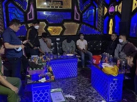 Huế: Phát hiện 7 đối tượng sử dụng ma tuý trong quán karaoke