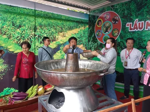 Nồi lẩu mắm khủng ở Cà Mau lập kỷ lục Việt Nam