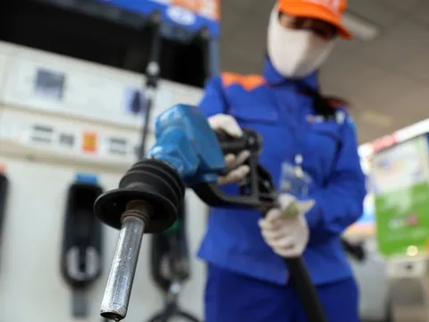 Từ 15h chiều nay, giá xăng dầu tiếp tục tăng