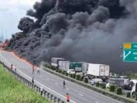 Cận cảnh hiện trường vụ hỏa hoạn kinh hoàng trên cao tốc