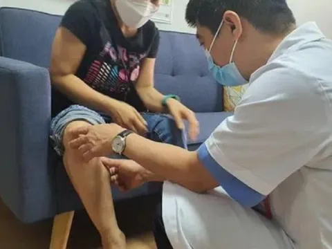 Tiêm “collagen tươi” để làm thẳng chân, người phụ nữ biến chân thành ổ áp xe